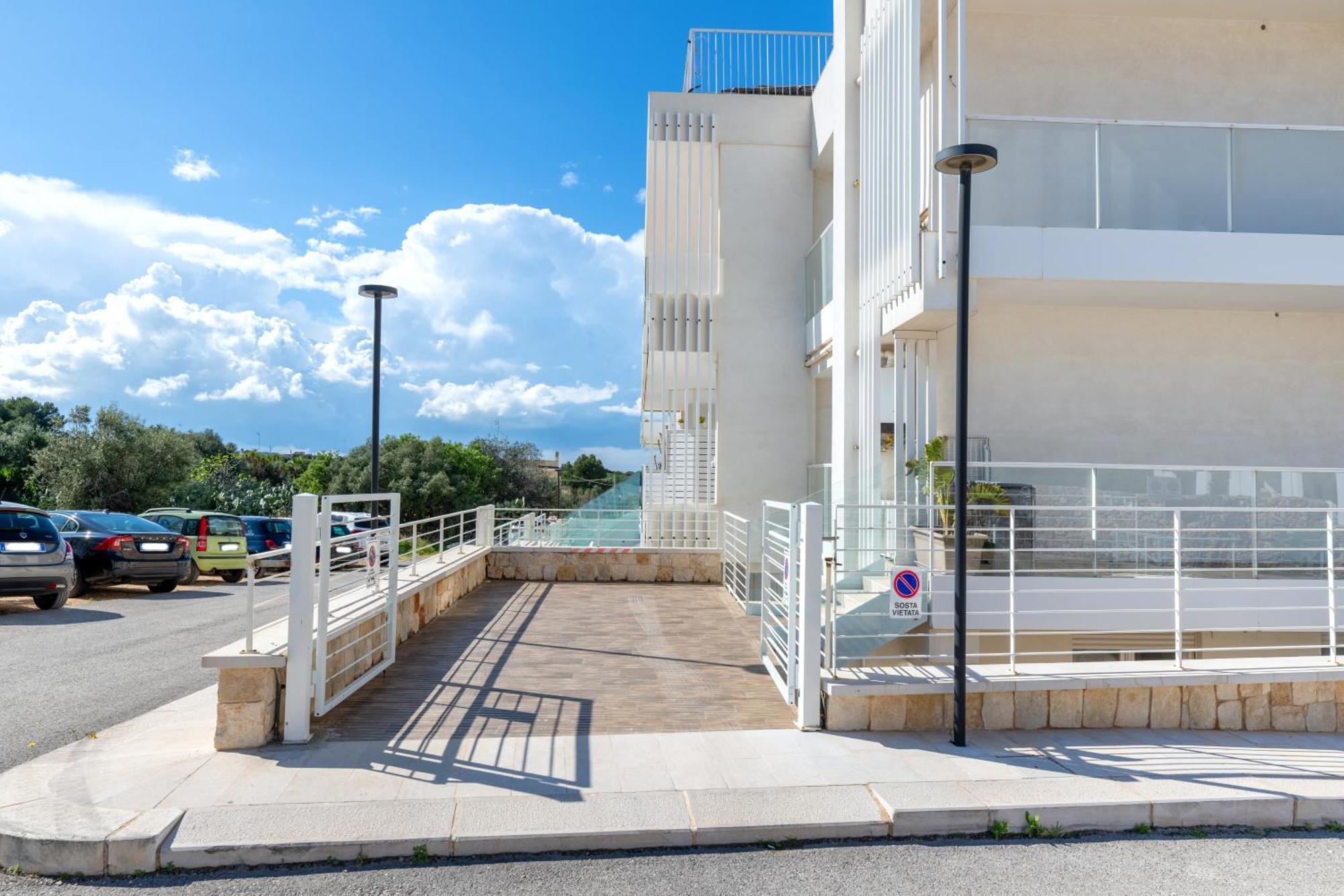 Exclusive Deluxe Apt Up To 6 People & Heated Tub Polignano a Mare Luaran gambar