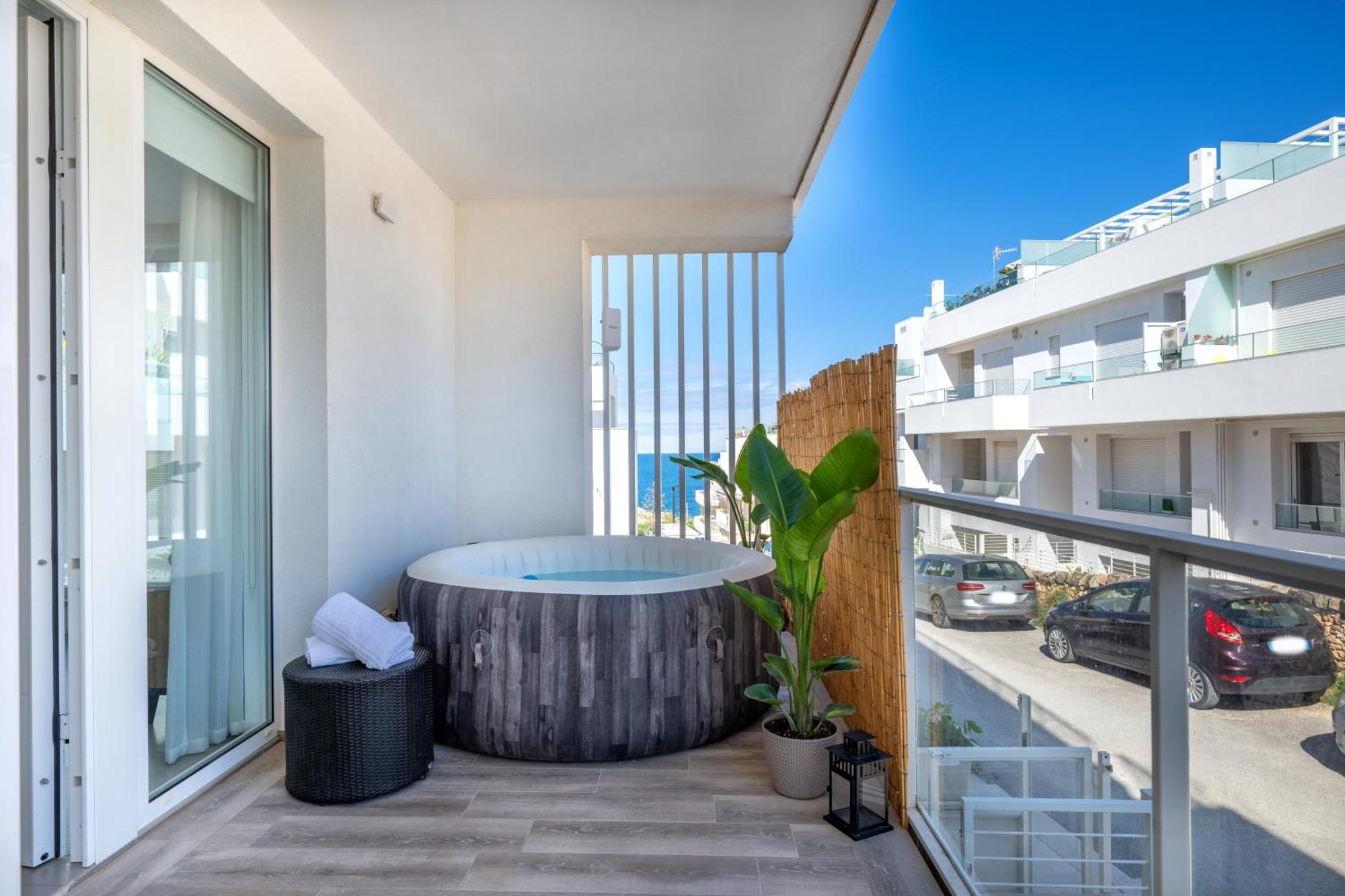 Exclusive Deluxe Apt Up To 6 People & Heated Tub Polignano a Mare Luaran gambar