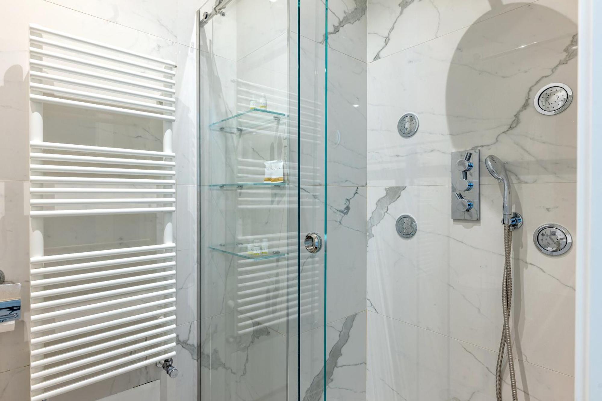 Exclusive Deluxe Apt Up To 6 People & Heated Tub Polignano a Mare Luaran gambar
